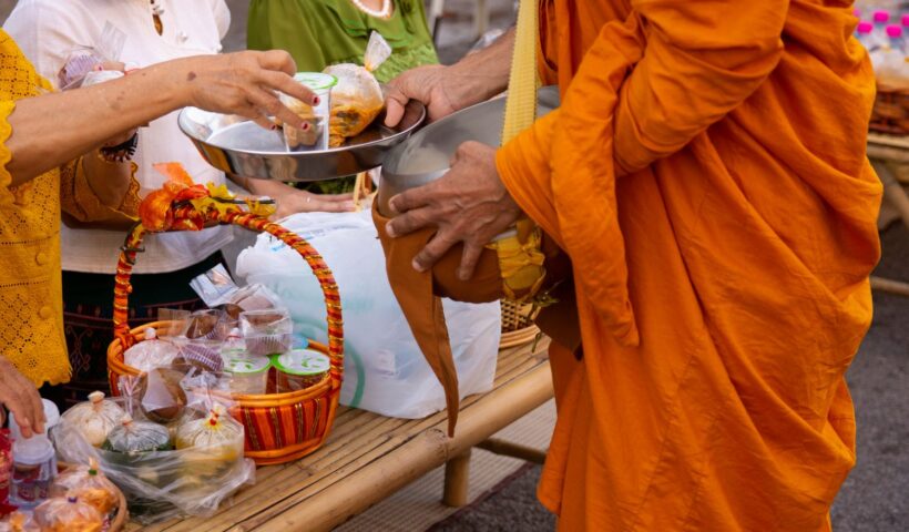 ประเพณีทำบุญใหญ่